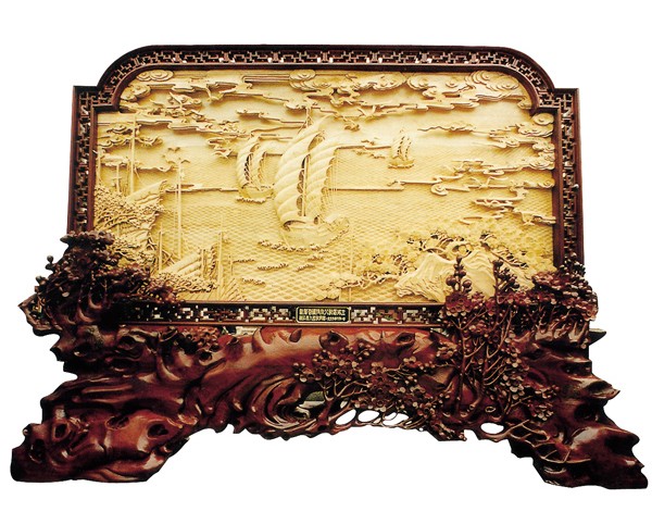 1638520667618840.jpg 1997年?duì)款^組織制作東陽木雕屏風(fēng)《航歸》 作為浙江省人民政府賀禮被贈(zèng)予香港特別行政區(qū)政府.jpg