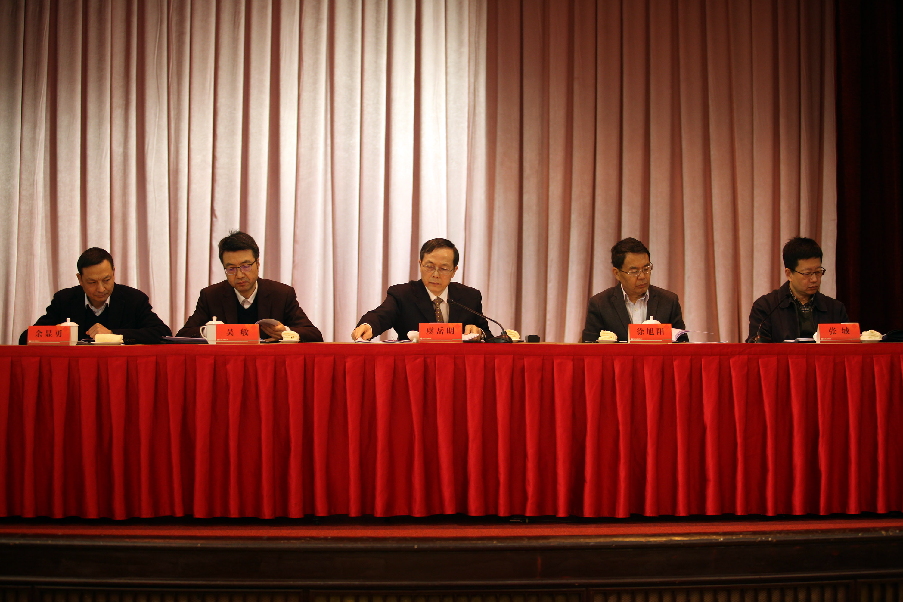 強化紅線意識 促進安全發展 集團公司表彰2017年度安全生產先進及簽訂2018年度安全生產責任書