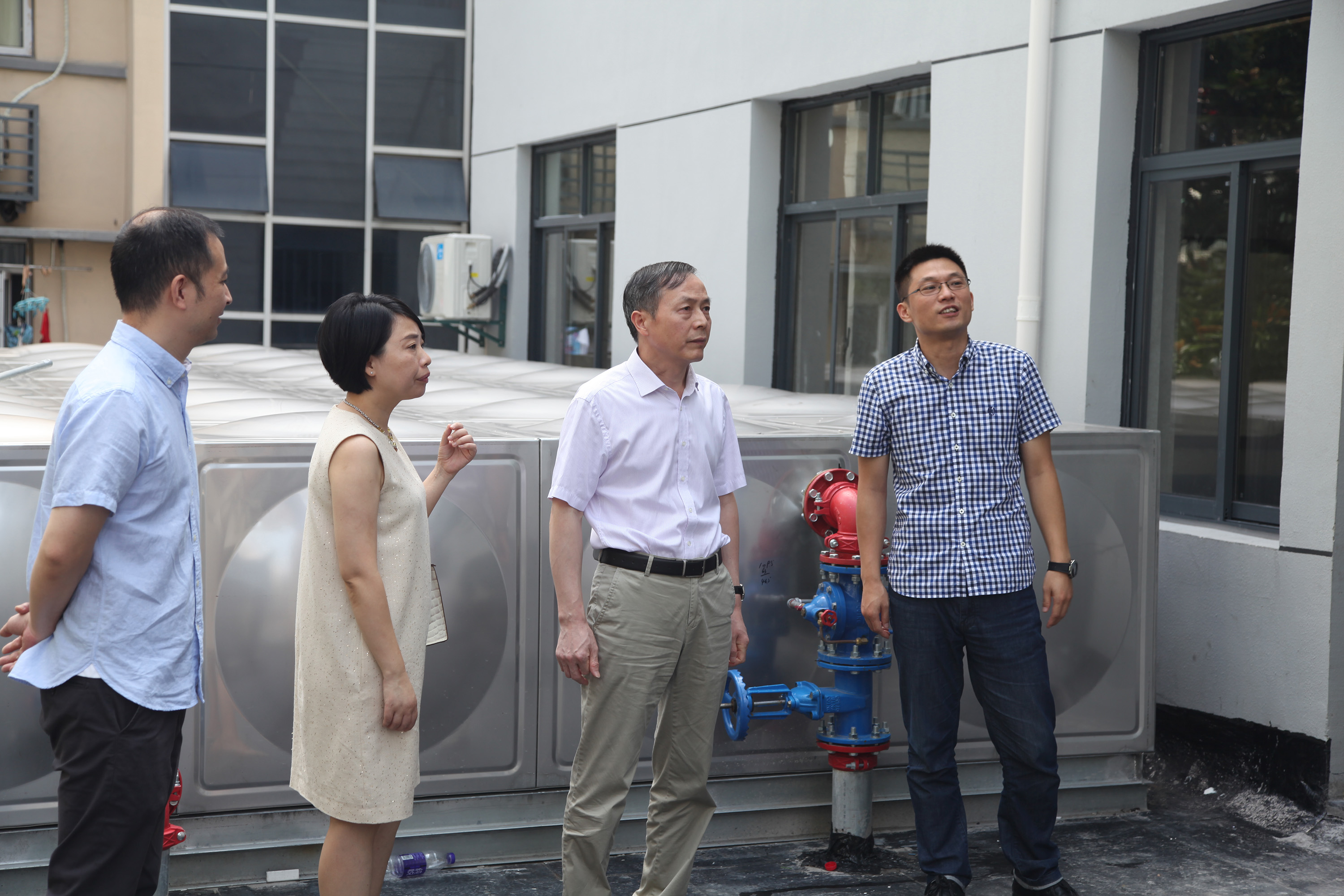 集團公司黨委書記總經理虞岳明考察青年公寓項目