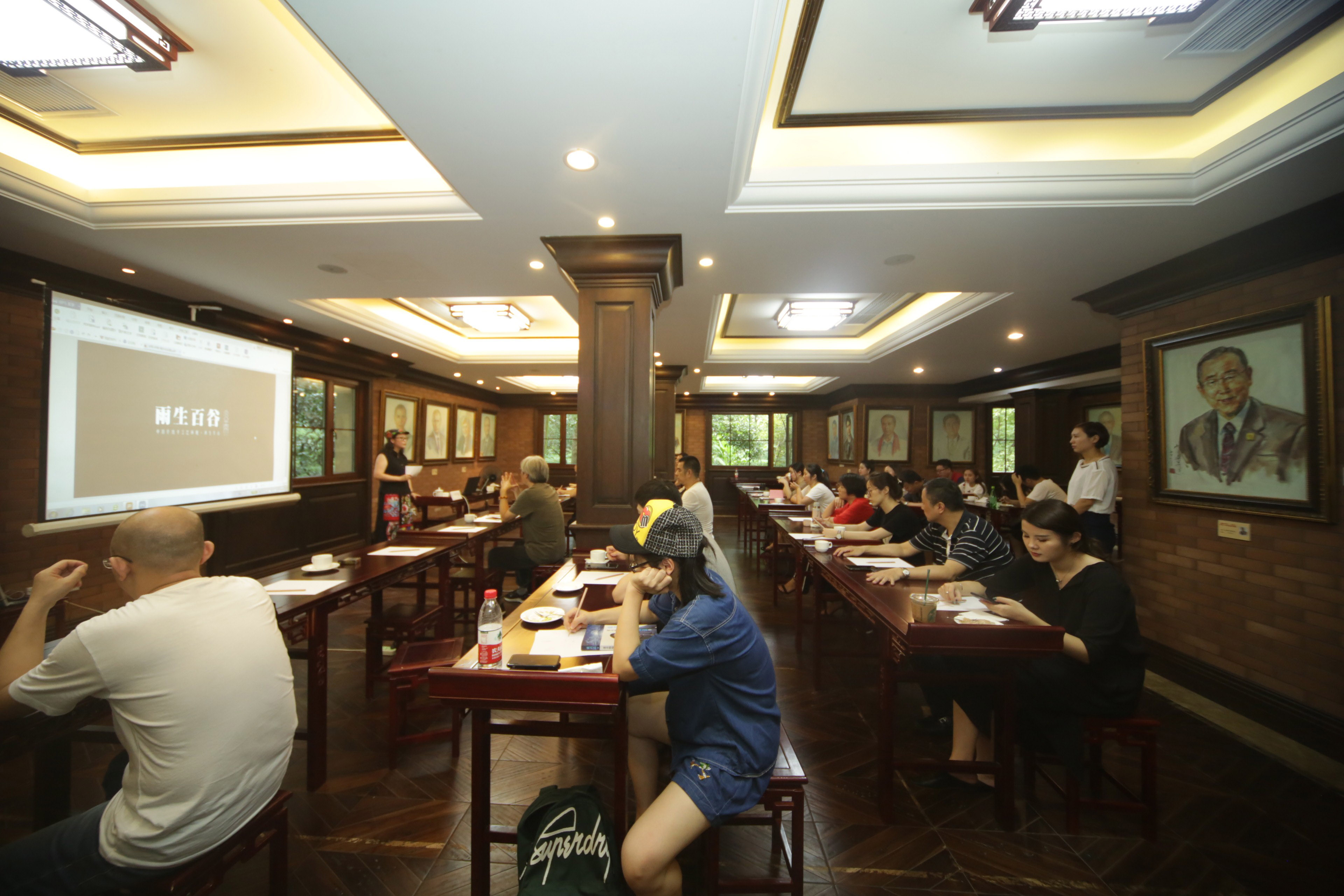 “凝聚工美新力量”第一期藝術(shù)沙龍圓滿舉辦