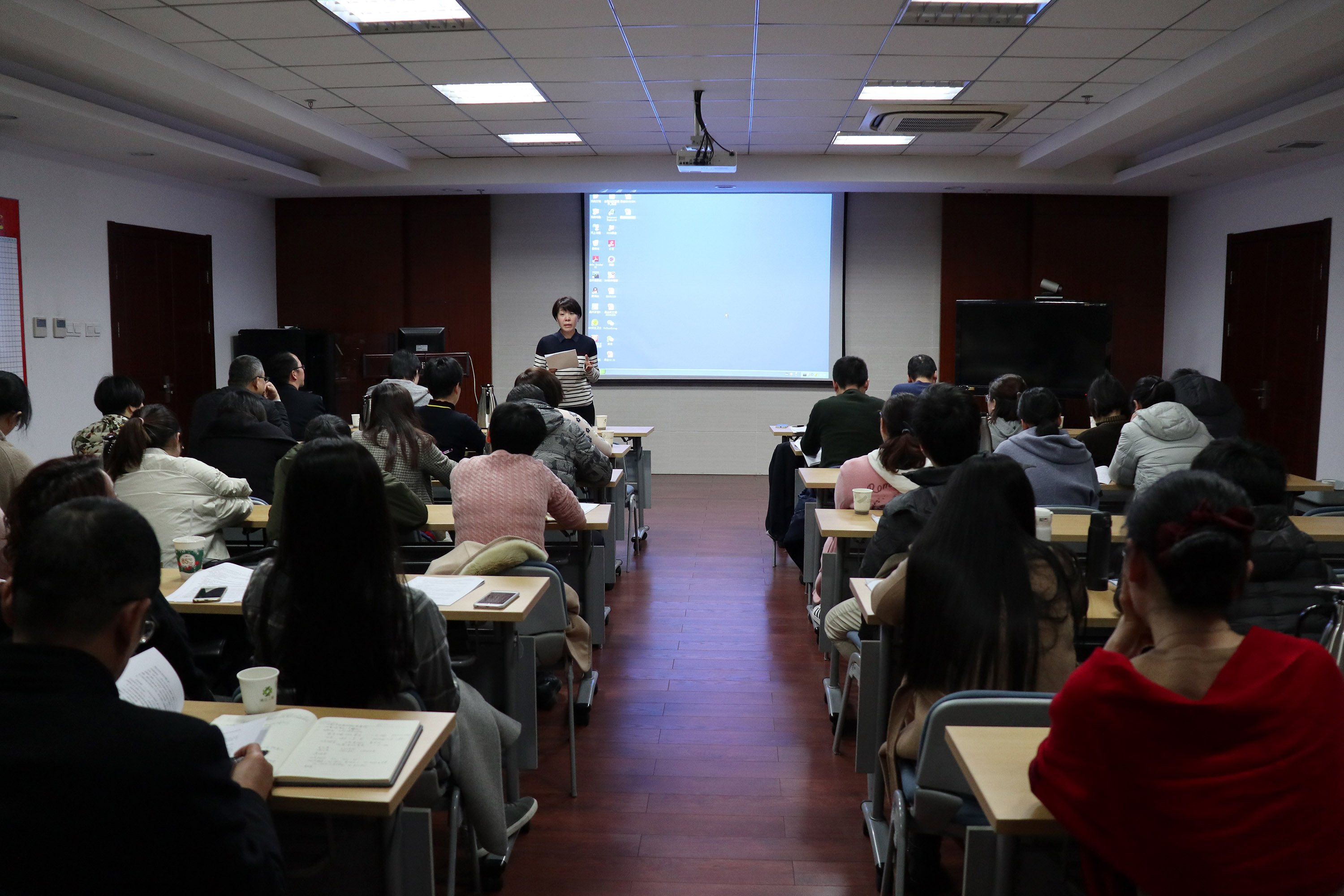 集團(tuán)公司召開年度財務(wù)決算工作暨財務(wù)報銷培訓(xùn)會議