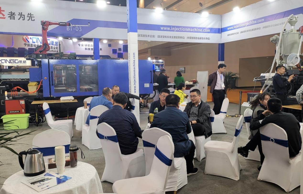 重振申達(dá) 揚(yáng)帆起航 —— 申達(dá)機(jī)器攜兩款拳頭產(chǎn)品全新亮相第九屆中國（鄭州）塑料產(chǎn)業(yè)博覽會(huì)