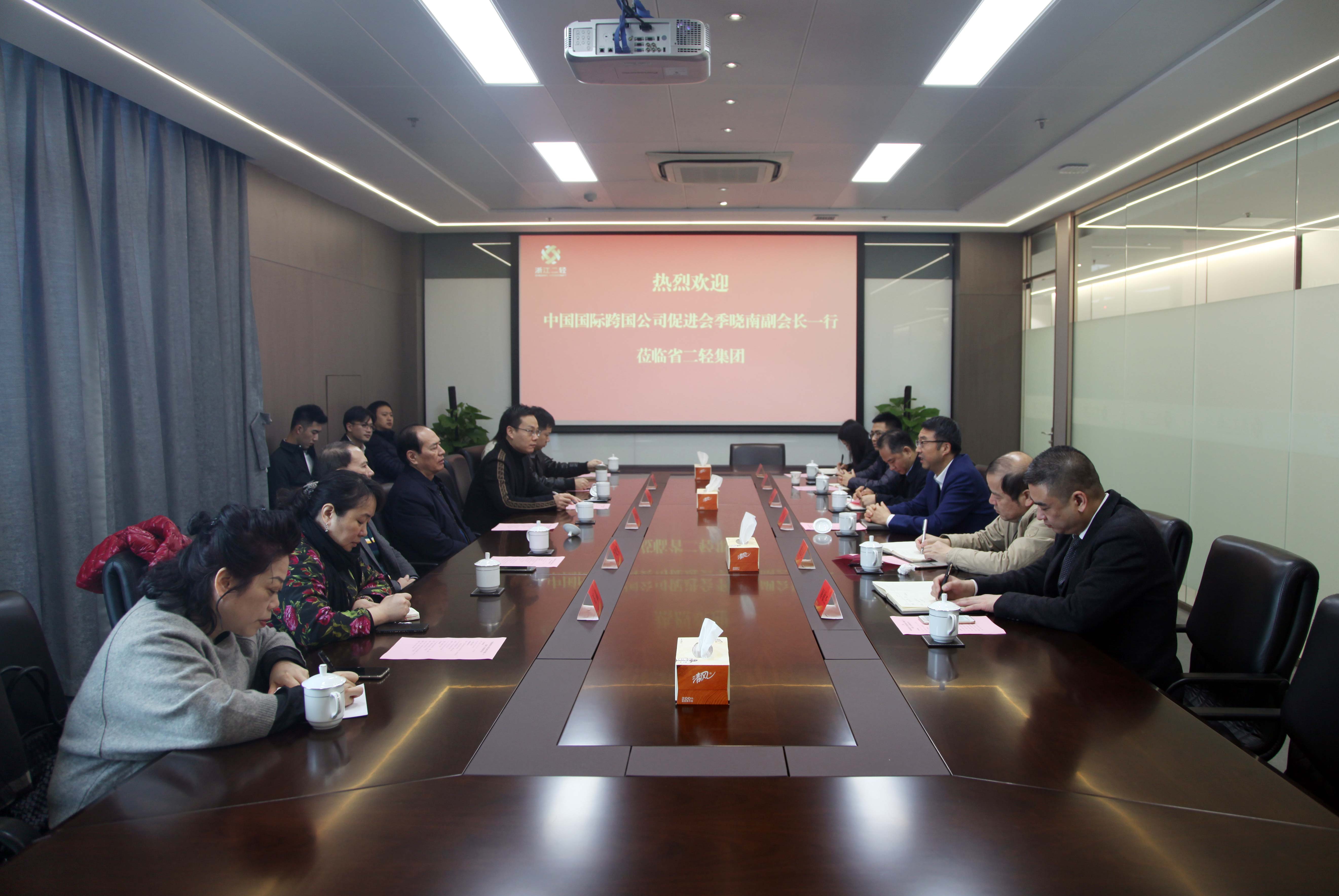 中國(guó)國(guó)際跨國(guó)公司促進(jìn)會(huì)特邀副會(huì)長(zhǎng)季曉南一行蒞臨集團(tuán)公司交流