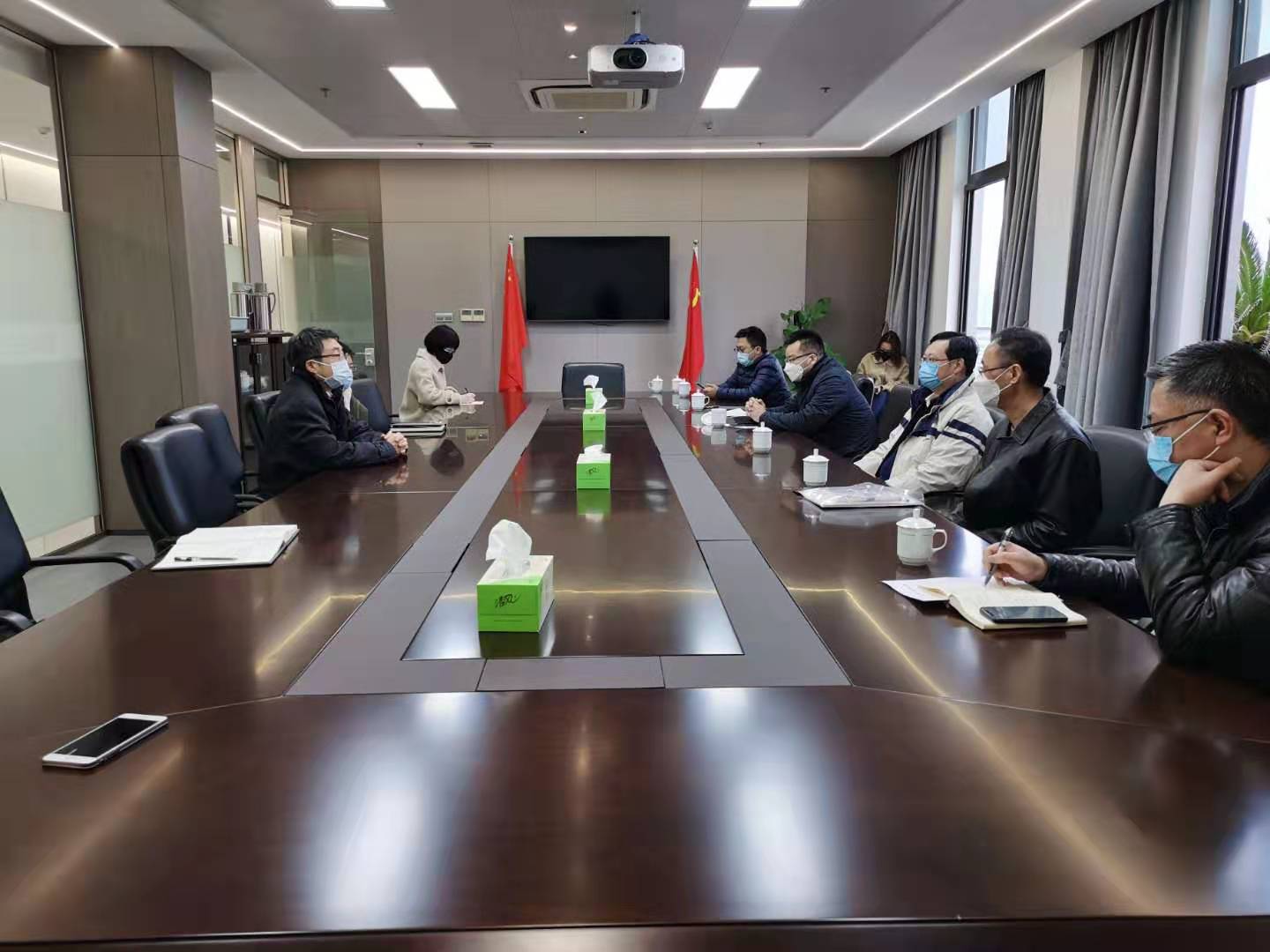 上城區(qū)區(qū)長金承濤一行走訪二輕集團 開展“三服務(wù)”活動