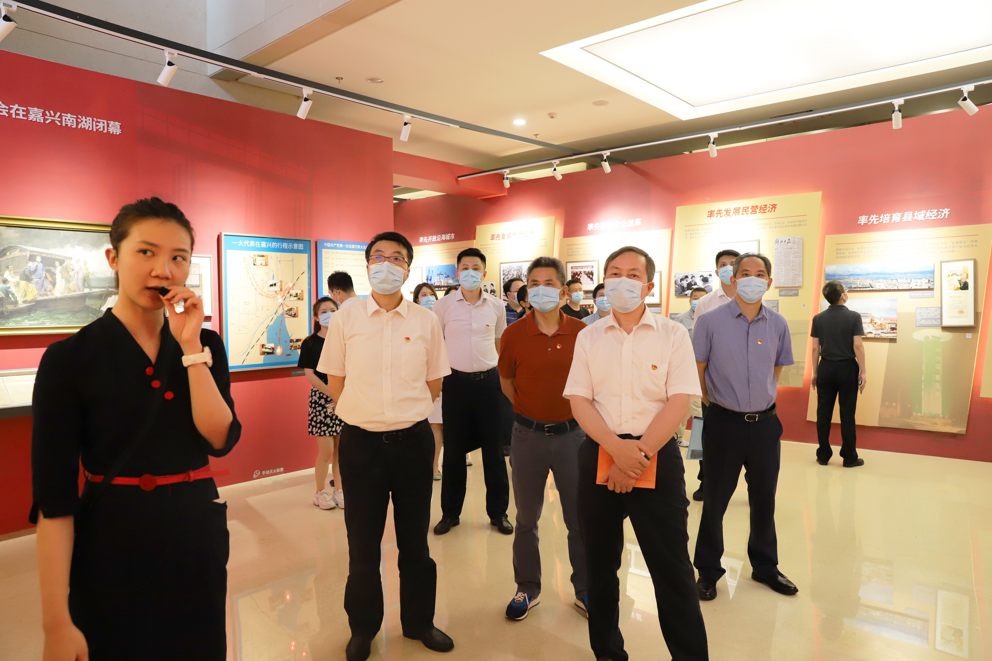 省二輕集團機關黨委組織全體黨員參觀“百年潮涌——浙江省慶祝中國共產黨成立100周年大型展覽”