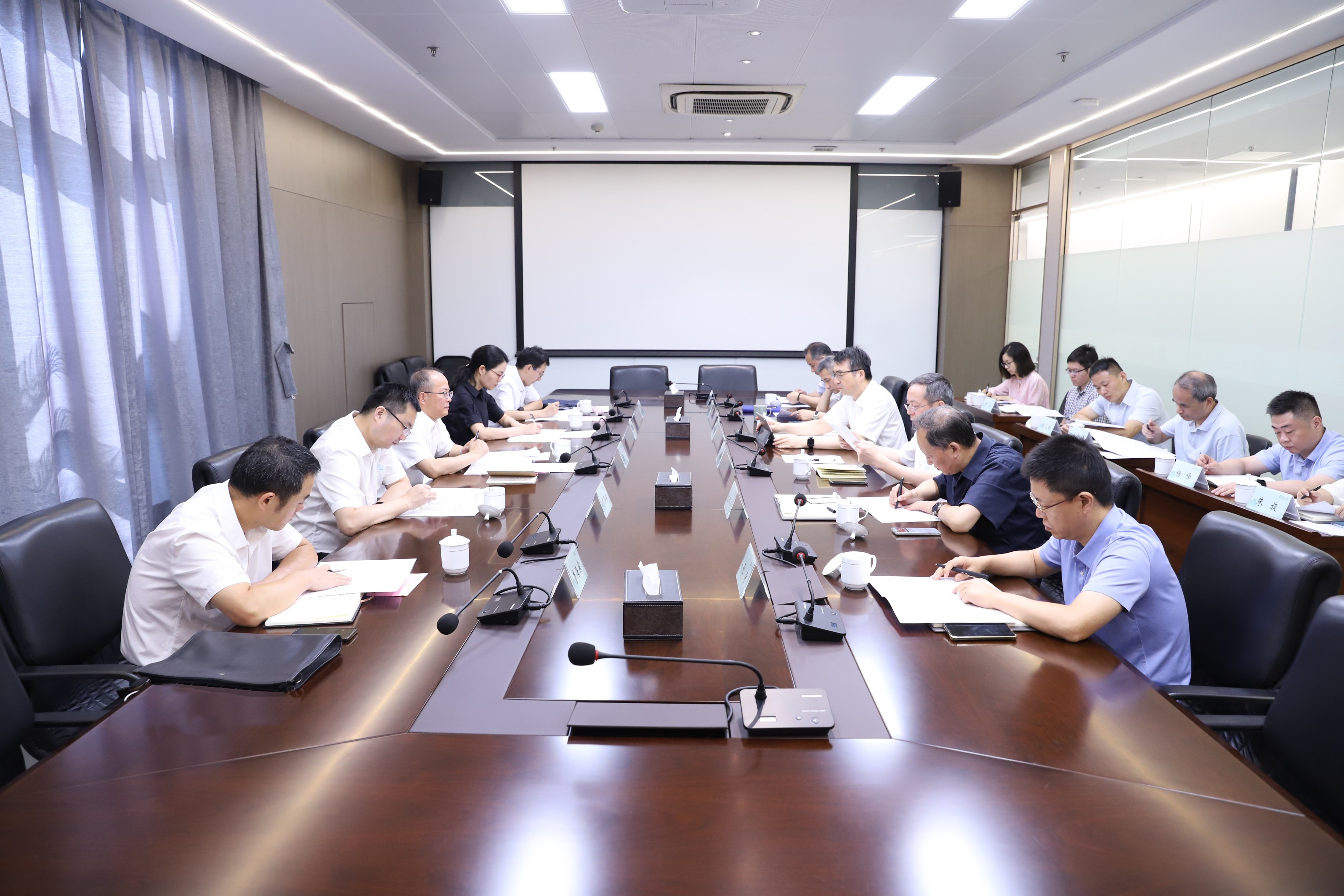 董貴波一行赴省二輕集團調研指導工作