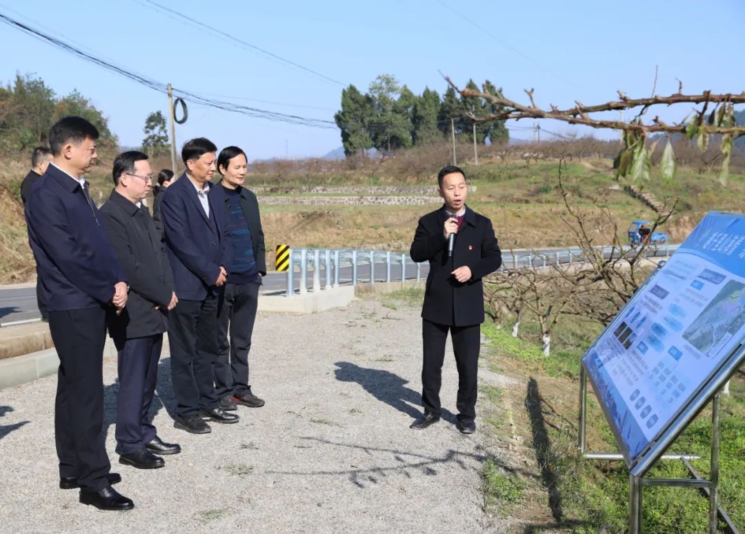 省國資委黨委副書記蒲曉斌帶隊赴省二輕集團東西部協作幫扶村四川省宣漢縣洞子村調研