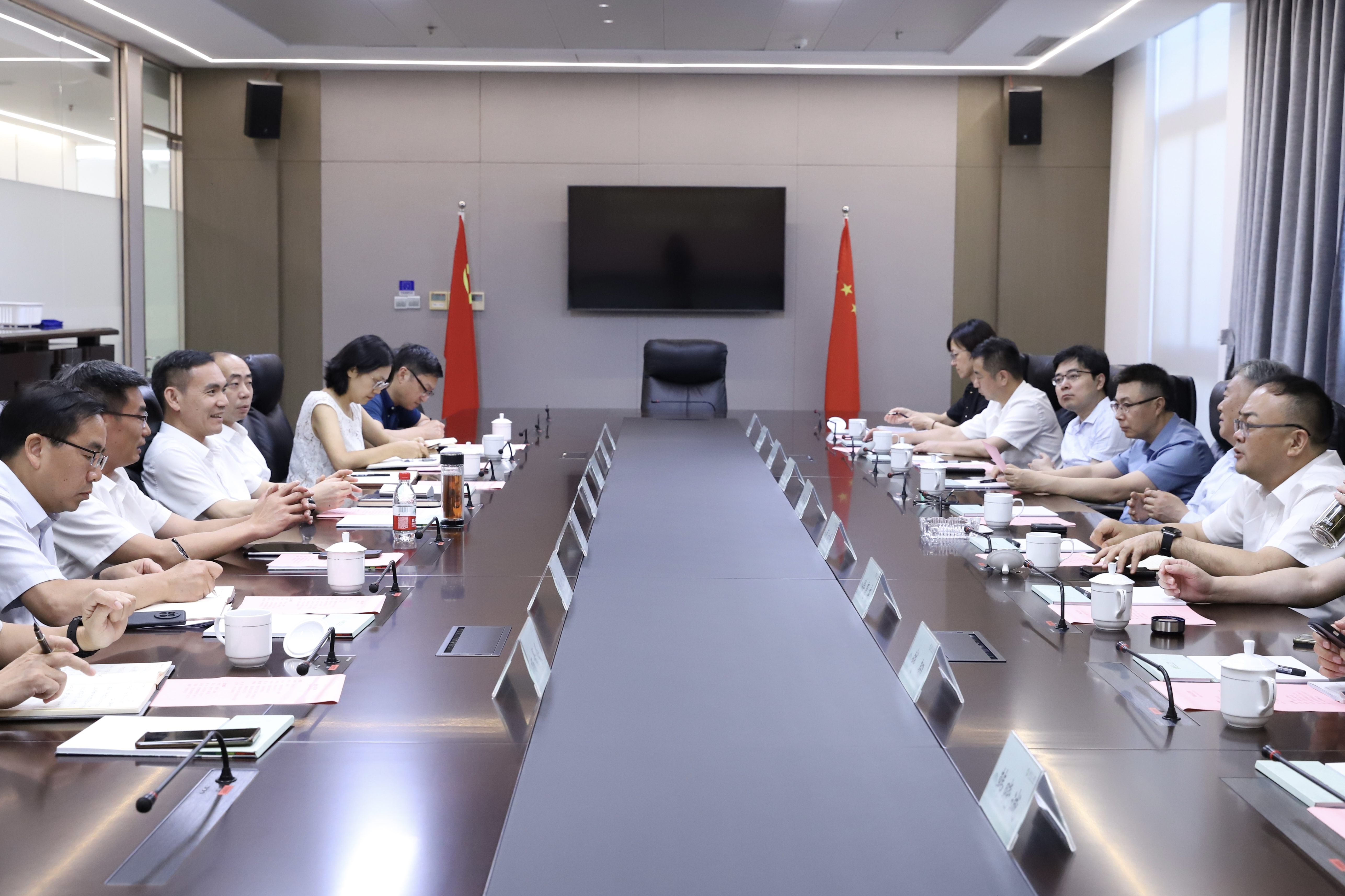 蘇州市政協副主席、常熟市委書記周勤第一行到訪省二輕集團