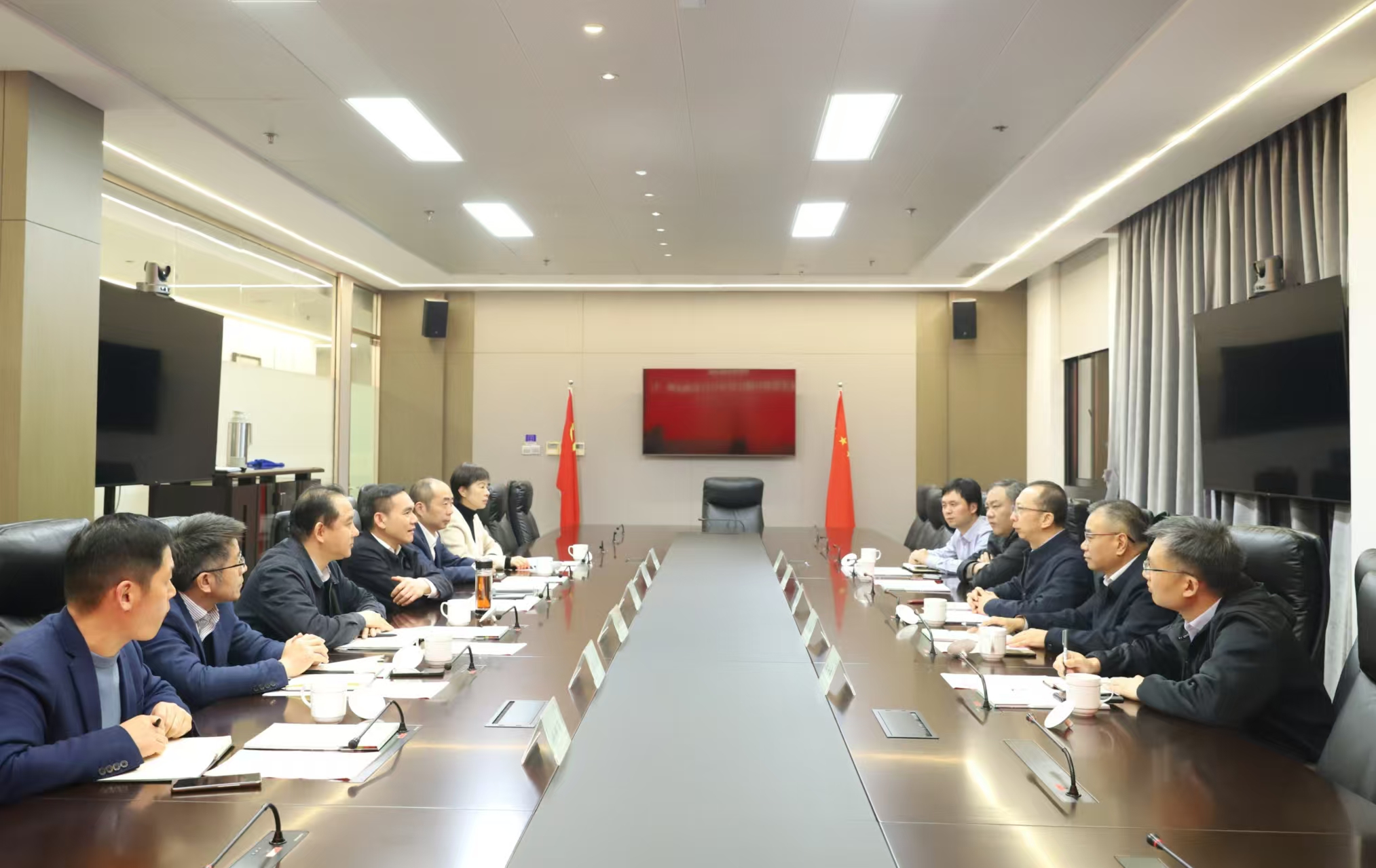 國(guó)家開(kāi)發(fā)銀行浙江省分行楊志明一行到訪省二輕集團(tuán)